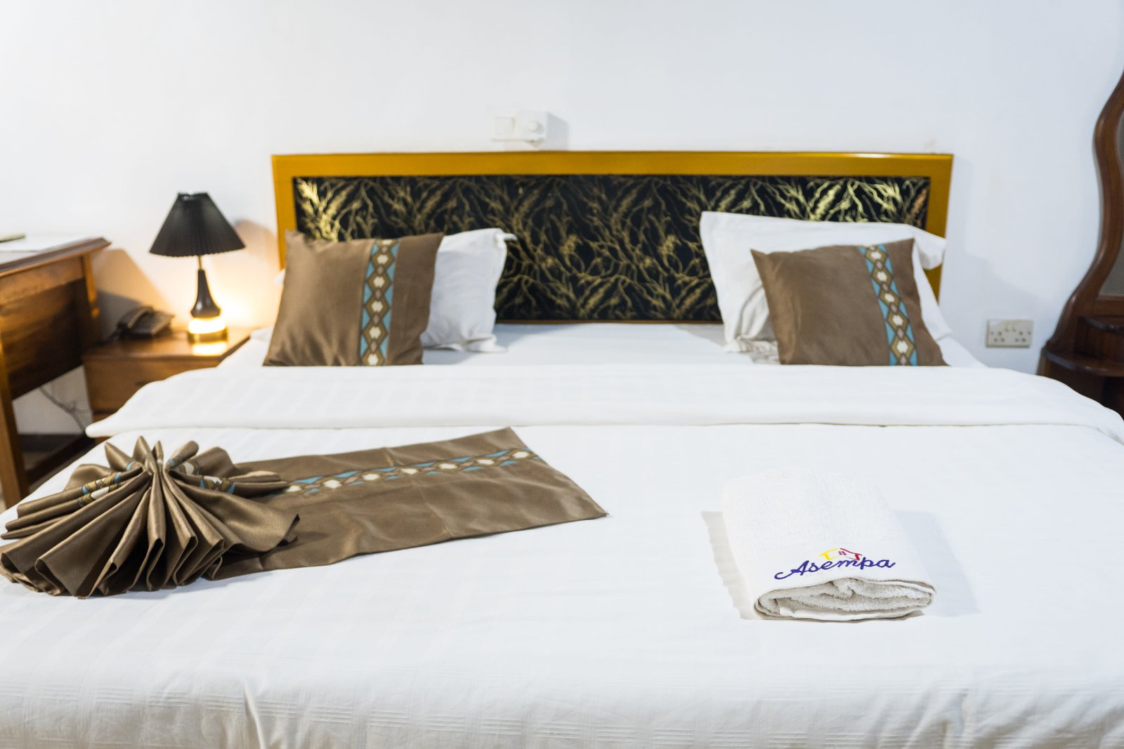 QUEEN SIZE ROOM