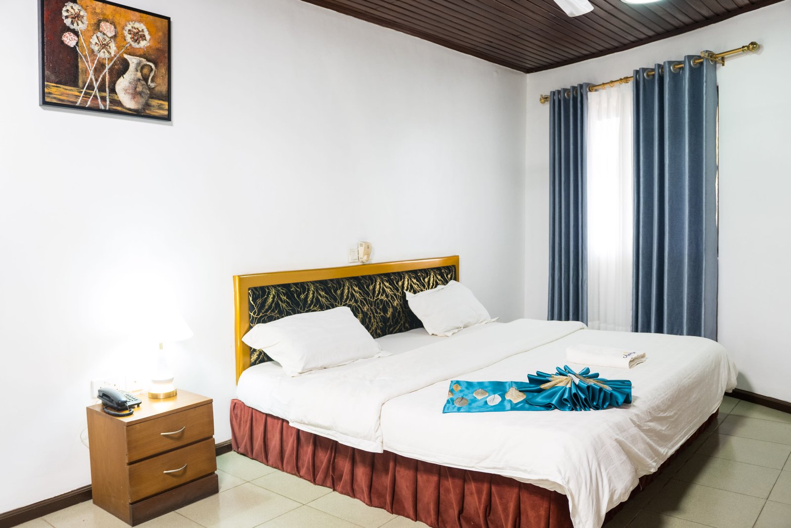 KING SIZE ROOM